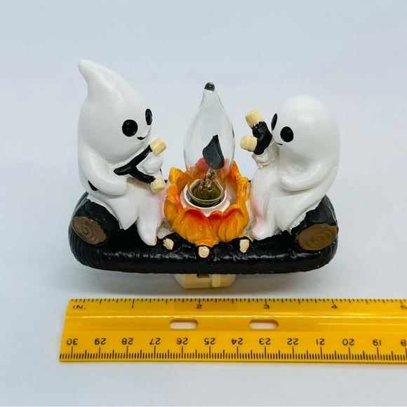 2024 Halloween Ghosts Campfire Flickering Nightlight Fire Marshmallows Intertek - Picture 8 of 9